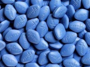 Modrá tabletka VIAGRA obsahuje účinnú látku SILDENAFIL. Nie je však vhodná pre každého chlapa..