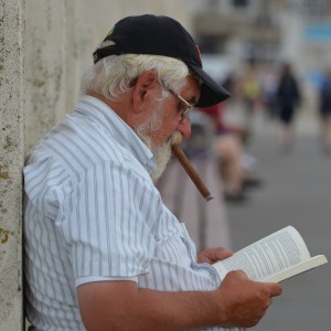 Príznaky erektilnej dysfunkcie netrápia len starších ľudí.